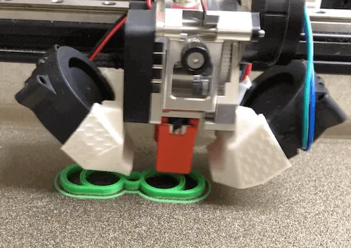 3Dプリンターでの印刷中の様子