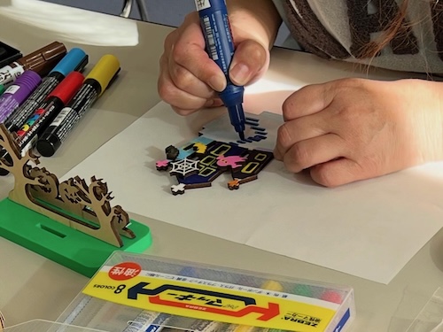 アクリル絵の具でペイント